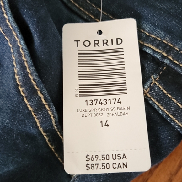 Torrid Midfit Super Skinny Jean SuperSoft Drk Wash - Picture 3 of 3